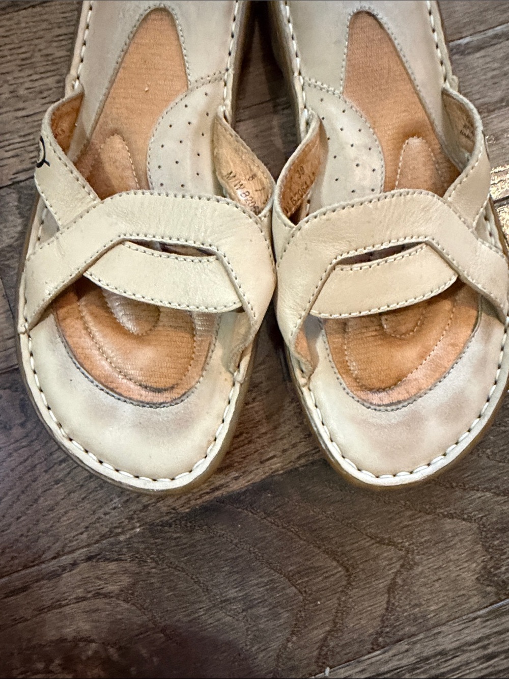 Born Cream Leather Slide Sandals size 8 - Picture 4 of 4
